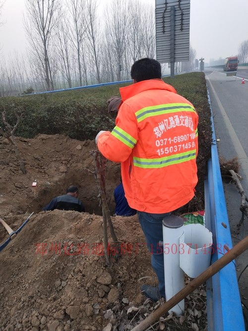 滁州滁州高速公路标志牌基础施工案例